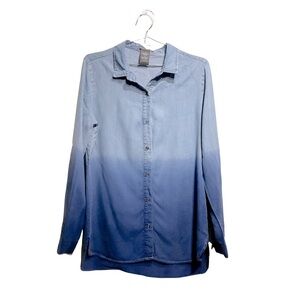 Chelsea & Theodore Size M. Long Sleeve Shirt Blue Two Toned Boyfriend Shirt
